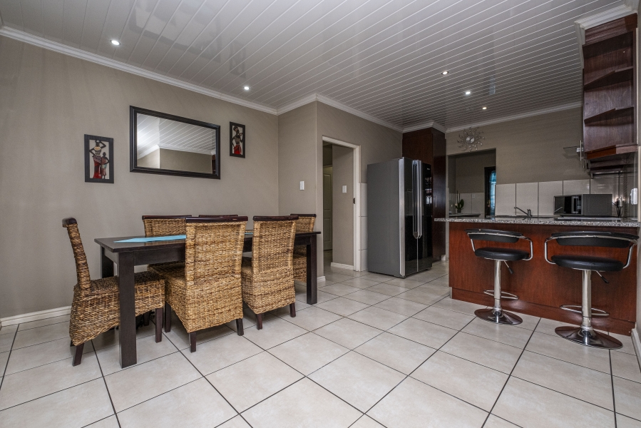 3 Bedroom Property for Sale in Jakarandas Western Cape